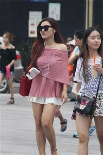 我老婆同意我睡继女