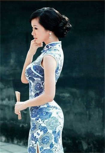 迪热力巴蝴蝶臀动图