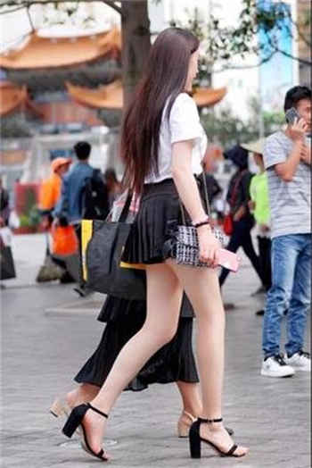 榴莲草莓绿巨人免费视频