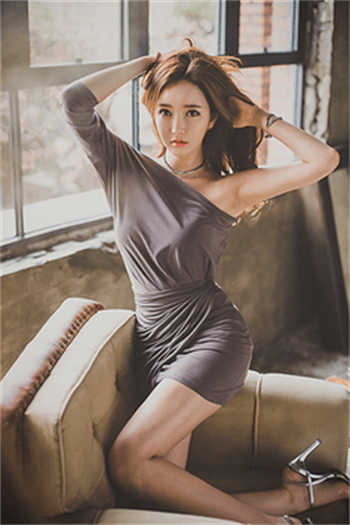 女人参加聚会回来晚