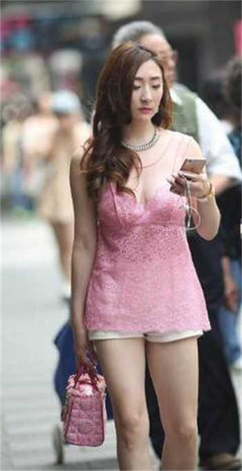 女子深夜找男人修水管