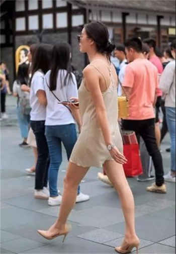 妻子给别人当狗