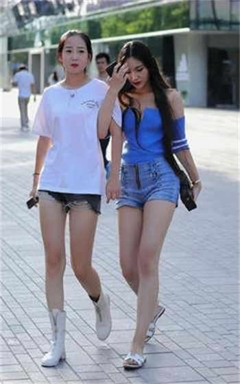 给爸爸戴帽子黄明