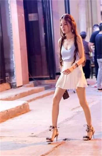 卧龙影视下载二维码