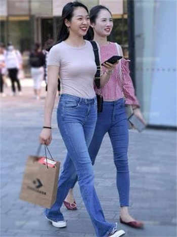 魔镜号滑雪场搭讪幸福新婚夫妇